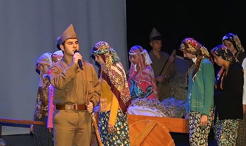 Tiyatro gösterileri ve şiir dinletisi yapıldı