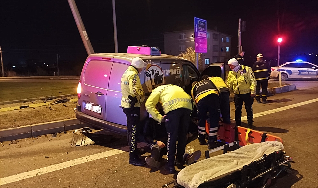 Edirne'de otomobil ile hafif ticari araç çarpıştı: 1 ölü, 5 yaralı