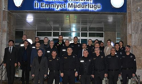 Emniyet Müdürü Karaburun'dan amirlerine yeni yıl hediyesi