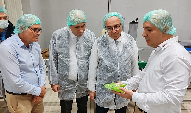 Kaymakam Yüce ve Müdür Karaca Bahçıvan Gıda'yı ziyaret etti