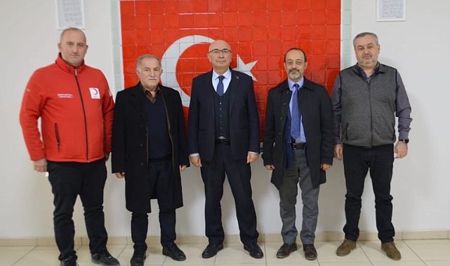Kızılay Heyetinden Lüleburgaz Kaymakamı Yüce'yi Ziyaret