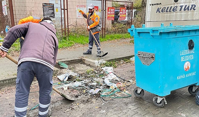 Lüleburgaz'da Temizlik İşçileri Yağış Sonrası Sokakları Parlattı