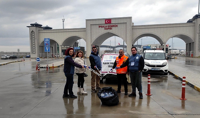 'Plastik terörü'ne dikkat çekmek için Kars'tan Edirne'ye yürüdüler
