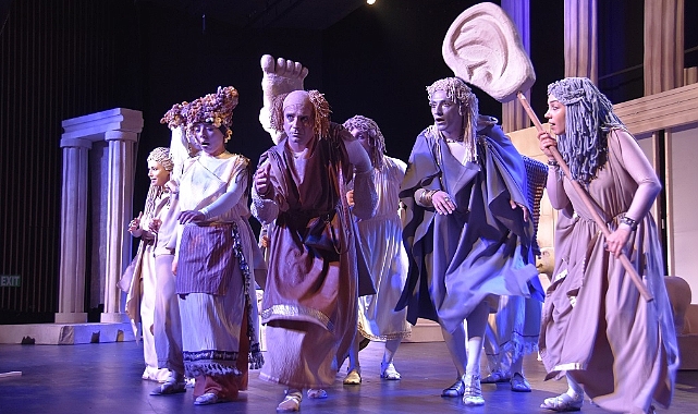 Şehir Tiyatrosu İlk Çocuk Oyununu Sahneledi
