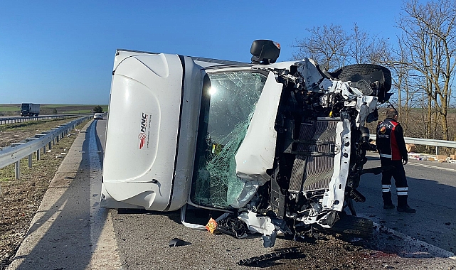 TEM'de 2 kamyonet çarpıştı; 1 sürücü yaralı