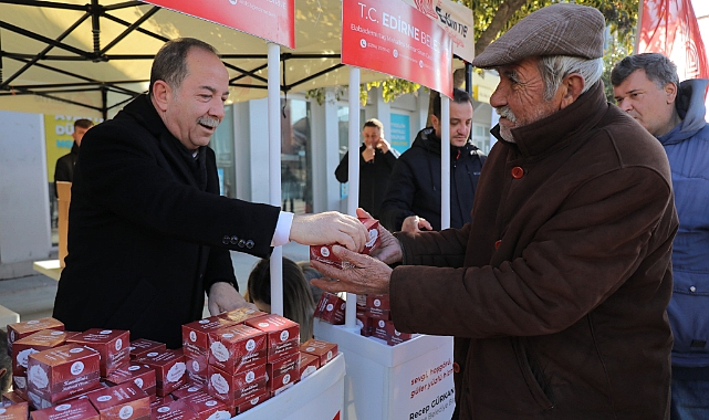 Başkan Gürkan'dan Kandil Simidi İkramı