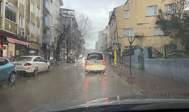 Edirne ve Tekirdağ'da kuvvetli rüzgar; çatılar uçtu (2)