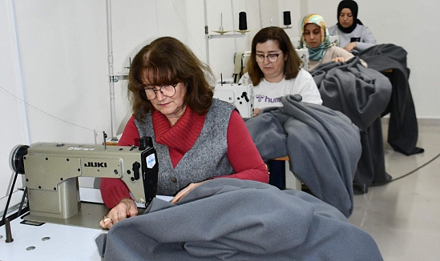 Kadınlar, Filistinliler için 1000 battaniye dikti
