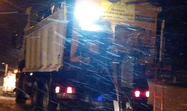 Kar küreme ve tuzlama çalışmaları yapıldı
