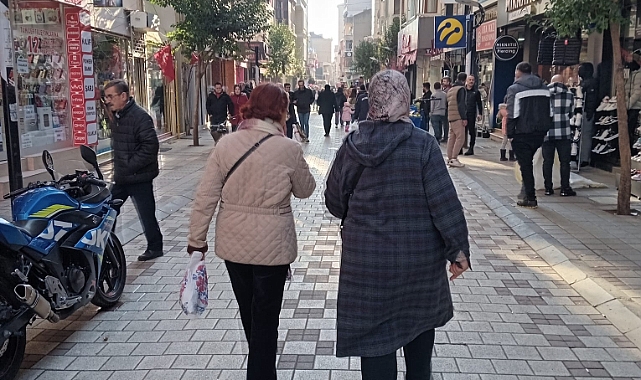 Kırklareli'nde Kış Güneşi Vatandaşları Sokağa Taşıdı