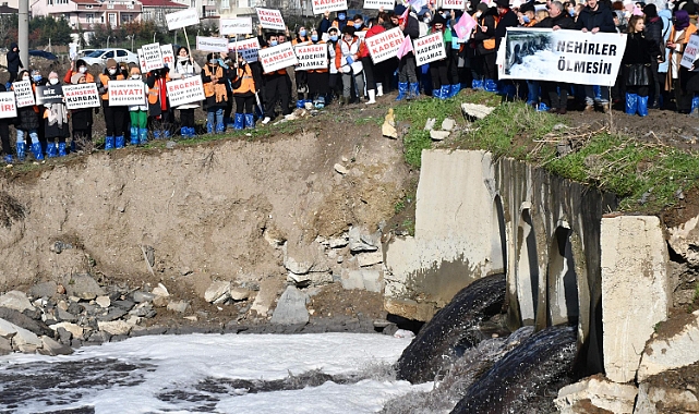 LÖSEV'den kirli akan Çorlu Deresi'nde 'Sen de kansere dur de' etkinliği
