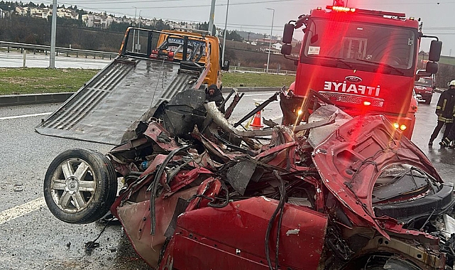 Lüleburgaz'da otomobil ile hafif ticari araç çarpıştı:2 ölü, 1 yaralı