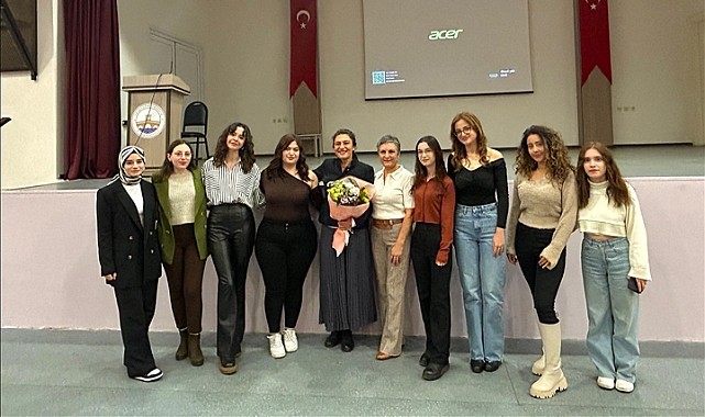 Öğretim Üyesi Gülsüm Kav Öğrenciler İle Bir Araya Geldi