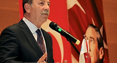 "Türk Bayrağı asmaya davet ediyorum"