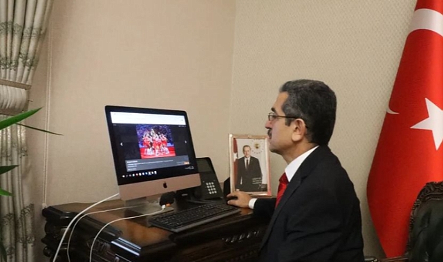 Vali Birol Ekici fotoğraf oylamasına katıldı