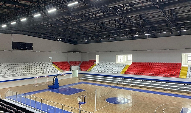 Vali Birol Ekici Lüleburgaz Kapalı Spor Salonu'nu inceledi