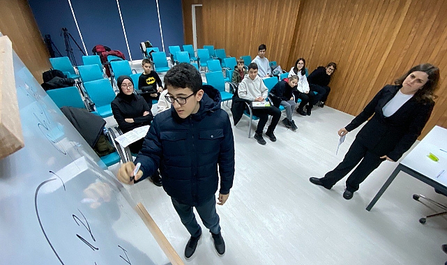 Edirne'de lisans mezunu gönüllü polislerden, çocuklara eğitim desteği