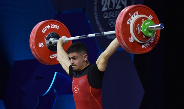Kaan Kahriman, Avrupa Halter Şampiyonası'nda altın madalya kazandı