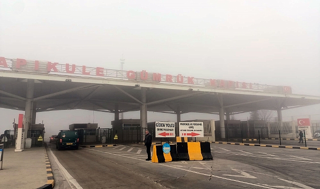 Kapıkule'de 'kaçakçılığa göz yumma' operasyonunda 4'ü memur 7 tutuklama