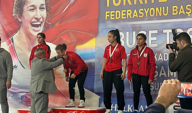 Kırklareli Valisi Birol Ekici, Lüleburgazlı Genç Güreşçiyi Tebrik Etti