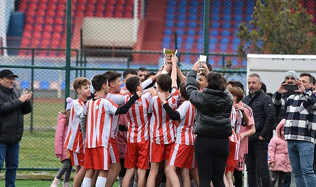 Lüleburgaz Atletikspor Şampiyon!