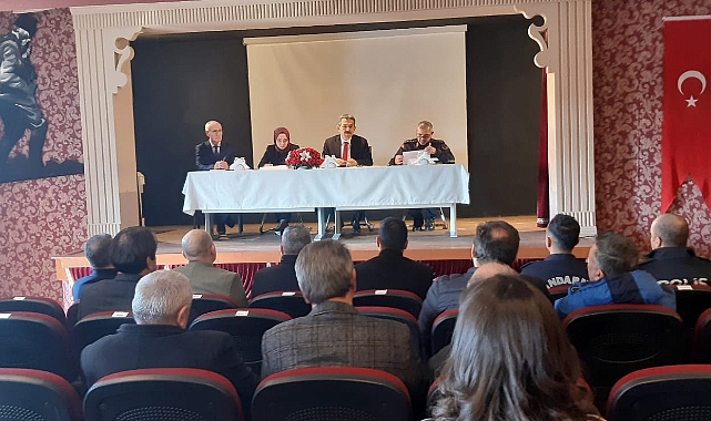 Pınarhisar İlçesi Muhtarlar Toplantısı, Vali Ekici Başkanlığında Gerçekleştirildi