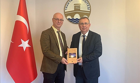 Rektör Erhan Tabakoğlu'na Kitap Takdim Edildi