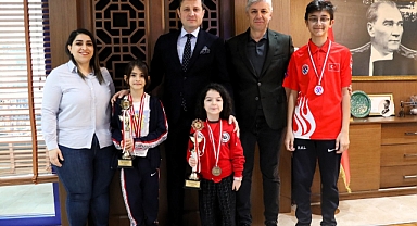 SATRANÇ USTALARINDAN ZİYARET