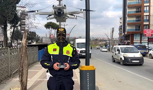 Tekirdağ'da, dron destekli trafik denetiminde 2 kaçak göçmen yakalandı