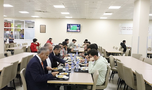 Vali Birol Ekici Gençler ile Bir Araya Geldi