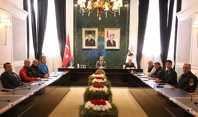 Vali Ekici Başkanlığında Acil Çağrı Hizmetleri İl Koordinasyon Komisyonu Toplantısı Gerçekleştirildi