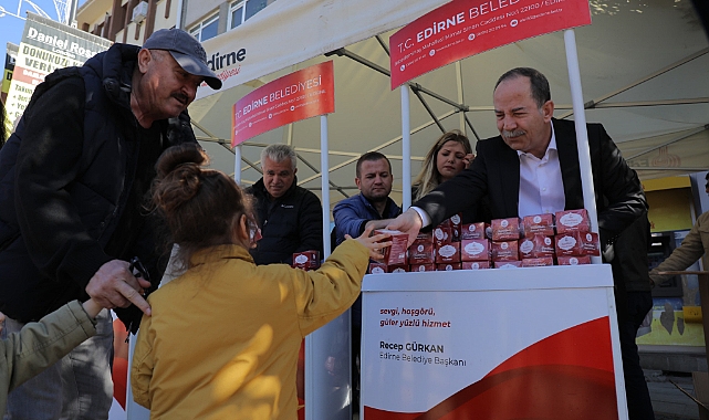 Vatandaşlara Kandil Simidi Dağıtıldı