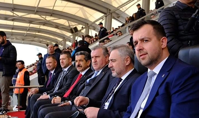 Bakan Osman Aşkın Bak ve Kırklareli AK Parti Milletvekili Ahmet Gökhan Sarıçam, Kırklarelispor-Altınordu Maçını İzledi