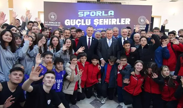 Bakan Bak: Ülke, 'Yapamaz' diyenlerin engellerini açarak ilerliyor