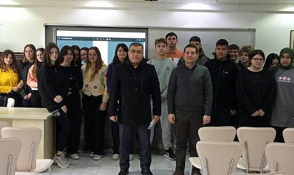 Pehlivanköy İlçe Tarım ve Orman Müdürlüğü'nden Öğrencilere Su Verimliliği ve Kariyer Planlama Sunumu