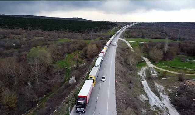 Bulgaristan, kontrolleri sıklaştırdı; Hamzabeyli'de 20 kilometre TIR kuyruğu oluştu