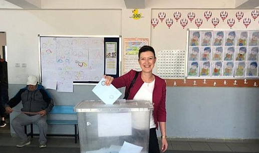 TİP Enez İl Genel Meclis Üyesi Adayı Ceren Uzun Oyunu Kullandı