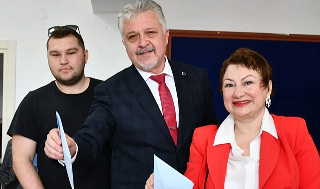 Lüleburgaz Belediye Başkanı Murat Gerenli ve Ailesi Sandık Başında