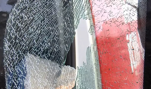 İstanbul- Arnavutköy'de Yeniden Refah Partisi'nin seçim aracına ateş açıldı