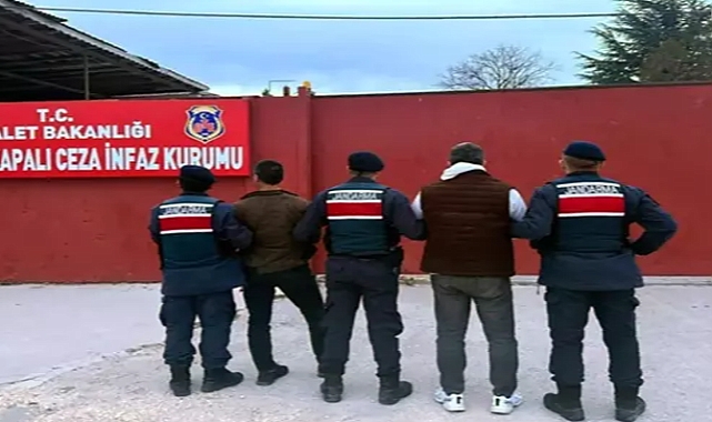 Kendilerini polis ve jandarma olarak tanıtan 2 dolandırıcılık şüphelisi tutuklandı