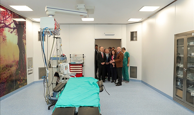 YÜKSEKÖĞRETİM KURULU BAŞKANI PROF. DR. EROL ÖZVAR, YENİLENEN AMELİYATHANELERİN AÇILIŞINI GERÇEKLEŞTİRDİ
