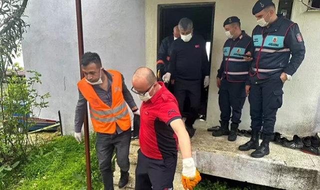 Anne ile oğlu evde, baba otomobilinde yanmış olarak ölü bulundu