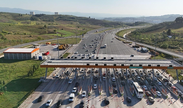 BAYRAM TATİLİ TRAFİĞİ: BAYRAMDA OTOYOLLARDAN 11,2 MİLYON ARAÇ GEÇTİ