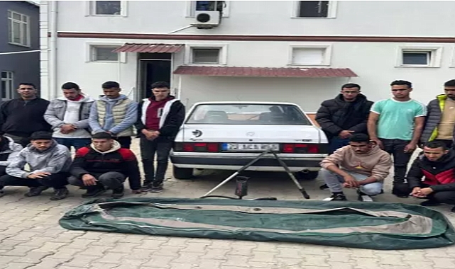 Bot ile Yunanistan'a gitmeye çalışan 15 göçmen ile 2 organizatör yakalandı