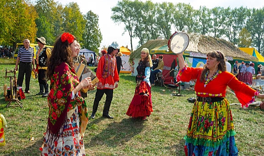 8 Nisan Dünya Romanlar Günü: Roman Kültürü ve Mirası Kutlanıyor