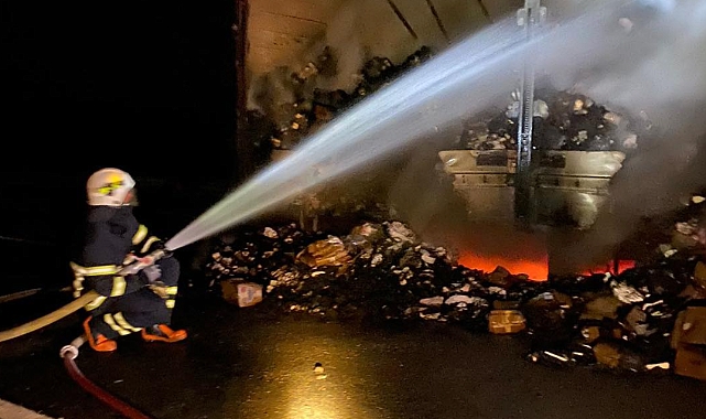Tır Dorsesi Alev Aldı: Yangın Kısa Sürede Söndürüldü