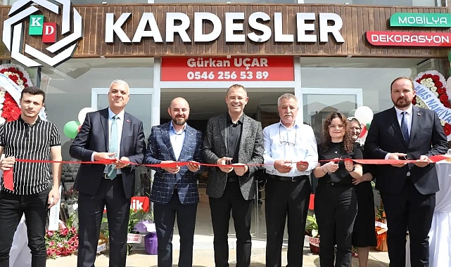 Kırklareli Belediye Başkanı Derya Bulut, Kardeşler Mobilya Dekorasyon'un Açılışına Katıldı
