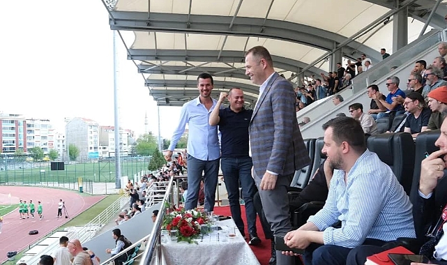 Kırklareli Belediye Başkanı Derya Bulut, Kırklarelispor'un Galibiyetini Coşkuyla Karşıladı
