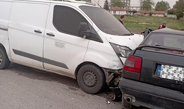 Babaeski'de Sinanlı Yolu Üzerinde Trafik Kazası: 2 Yaralı