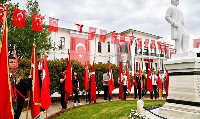 19 Mayıs Atatürk'ü Anma, Gençlik ve Spor Bayramı Çelenk Sunma Töreni Yapıldı